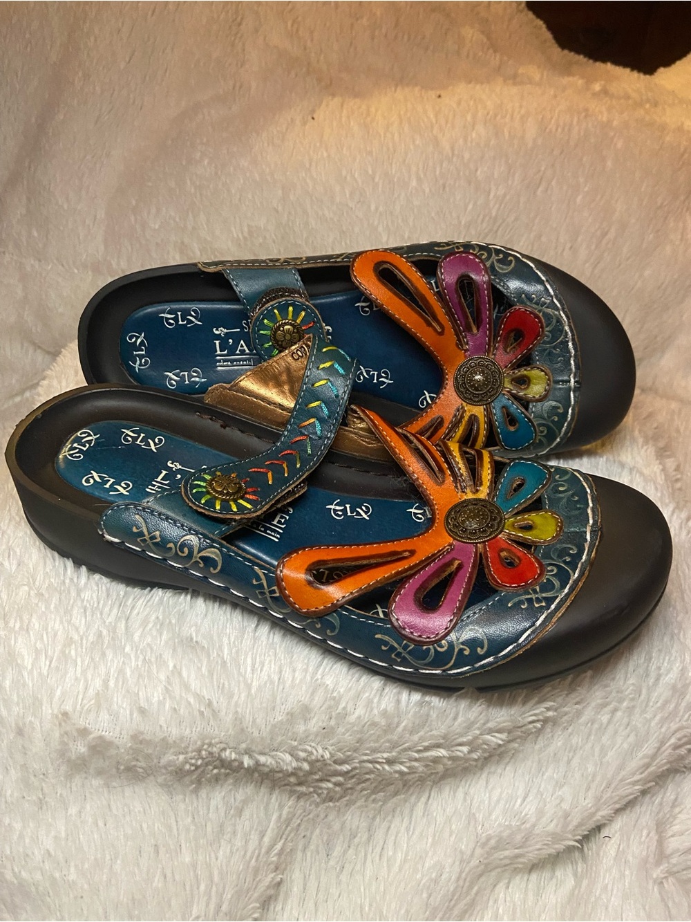 L'Artiste Multicolor Floral Leather Slide Sandals - Blue/Multicolor